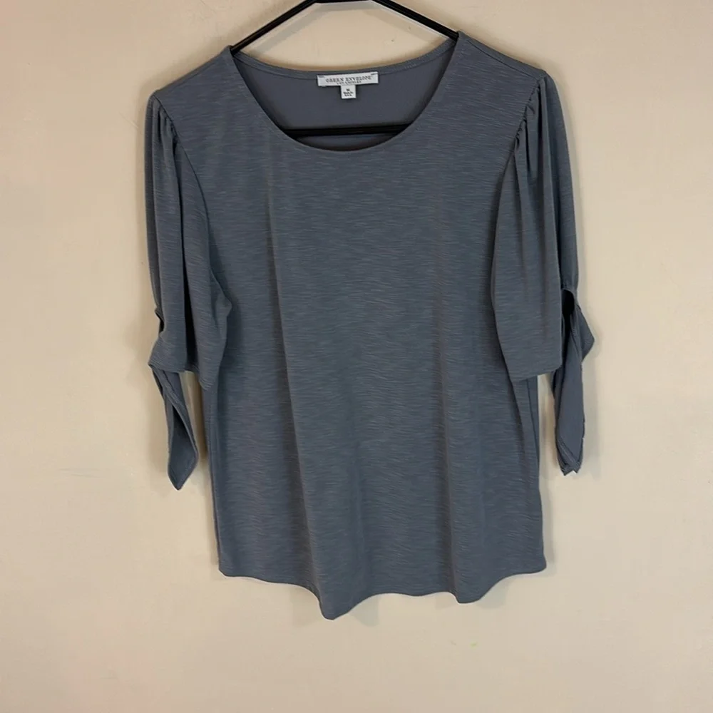 Green Envelope Gray Top with Tie Sleeves Size Medium